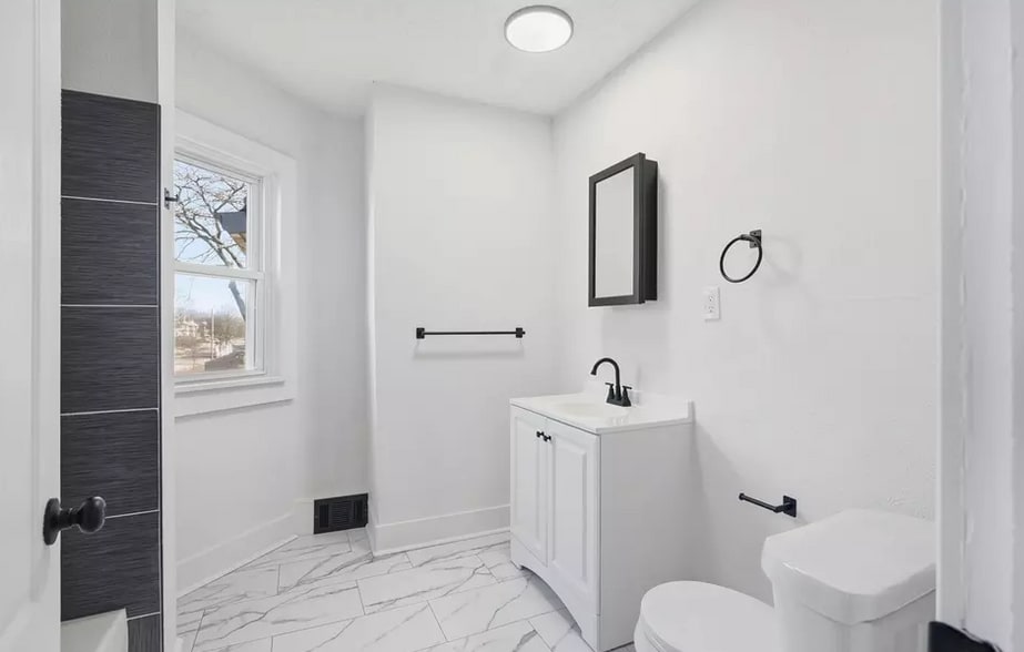 Building Photo - 8951 La Salle Blvd