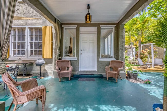 Building Photo - 511 29th St