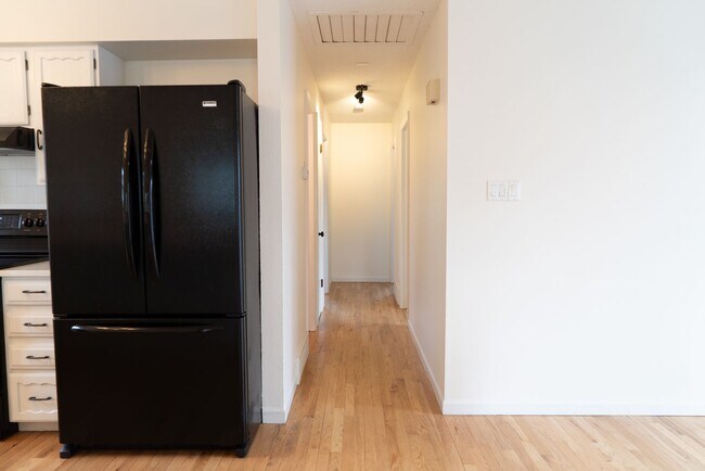 Building Photo - Wonderful Large 5 Bedroom House with Fenced Back Yard and 2-Car Garage