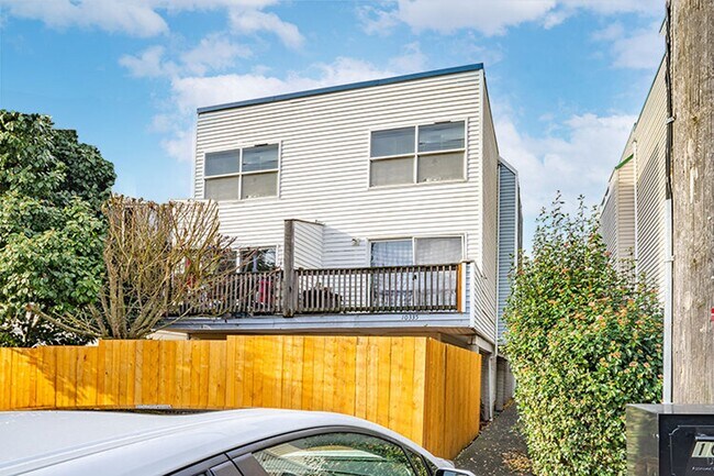 Building Photo - Midvale Apartments