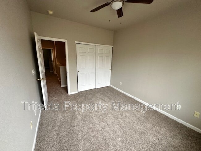 Building Photo - 2845 Willow Tree Ln