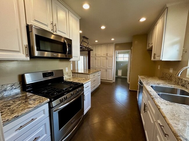 Building Photo - A home that has all the best of California Living!