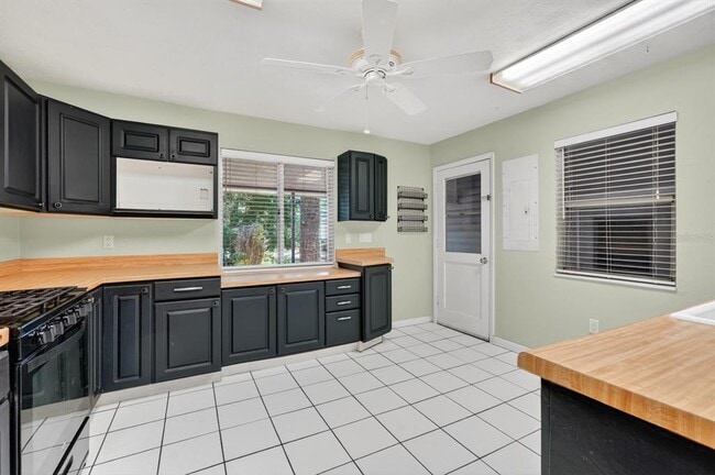 Building Photo - 12 Dawson Dr