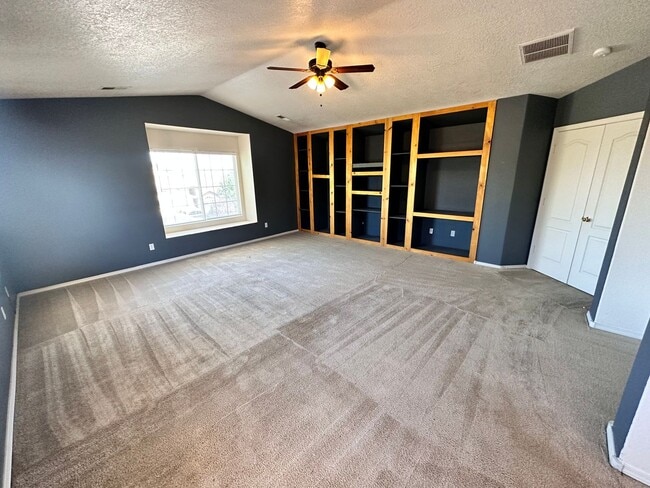 Building Photo - Stunning 3 bed, 2.5 bath, 2575 sq ft home ...
