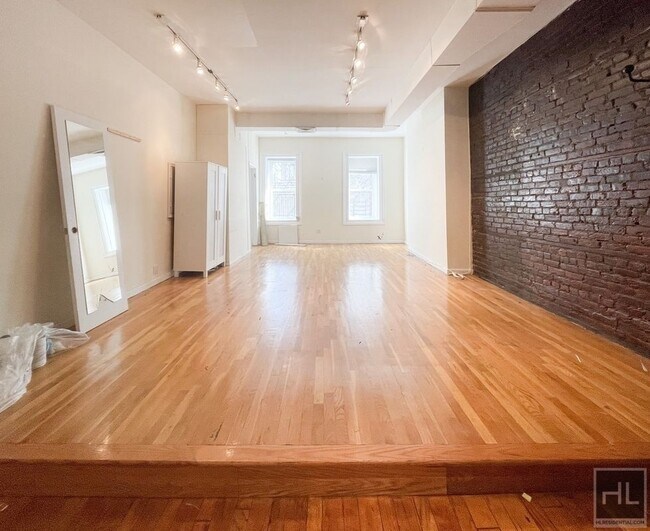 Building Photo - 480 West Broadway