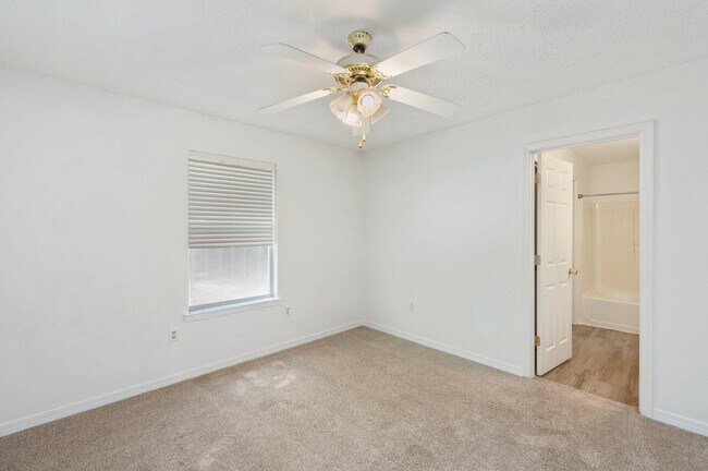 Building Photo - 2955 Sholtz Ave