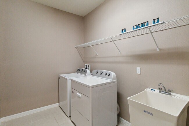 Building Photo - Gorgeous Energy Efficient 4/2 Home in Gated Community Close to Lake Nona