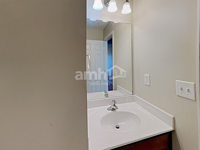 Building Photo - 230 Overlook Dr