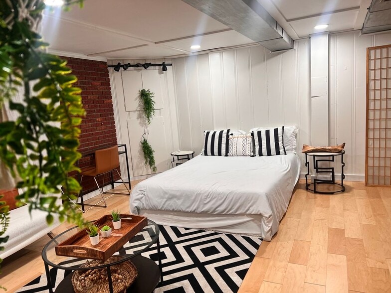 Building Photo - 114 Urell Pl NE