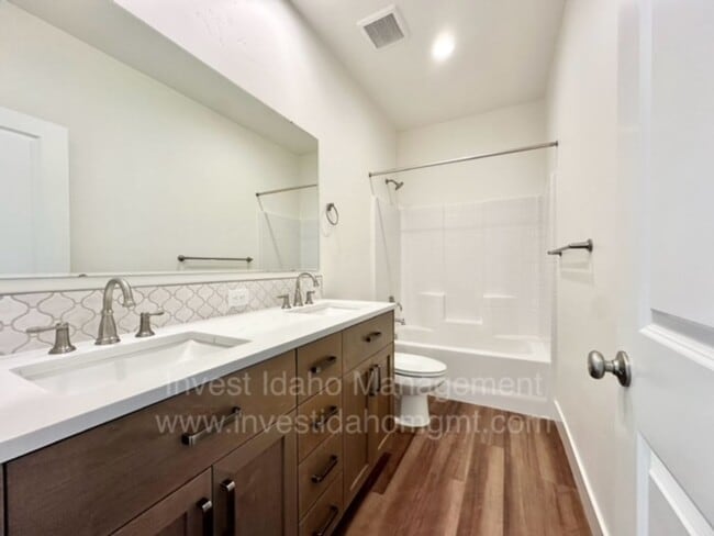 Building Photo - Beautiful 1 year old home available now!