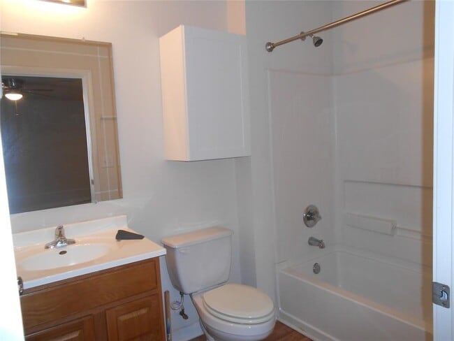 Building Photo - 617 N Vionett Ln
