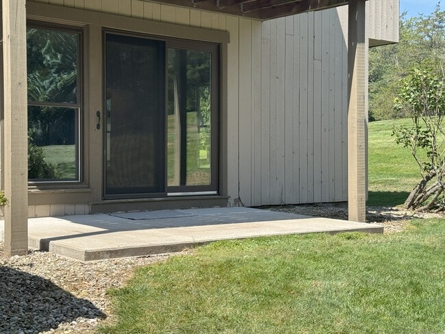 Building Photo - 120 Mallard Dr