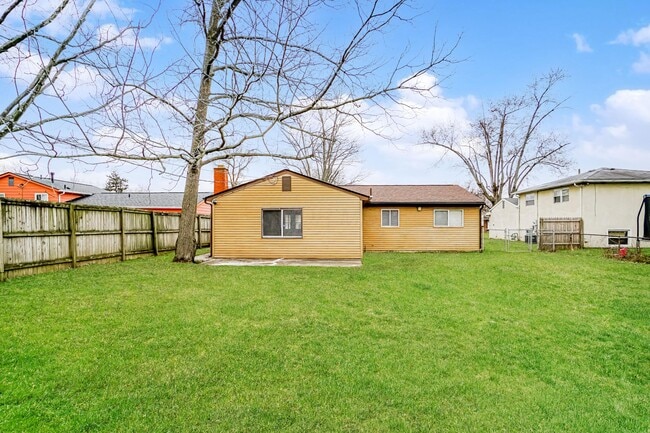 Building Photo - 5262 Hacket Dr