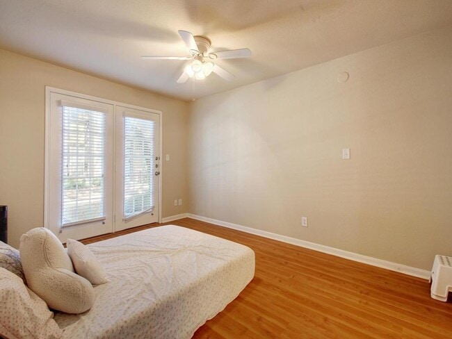 Building Photo - 7685 Northcross Dr