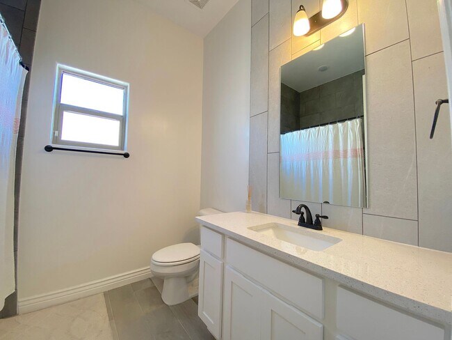 Building Photo - West El Paso Cimarron Neighborhood Stunning 4 bed/2.5bath