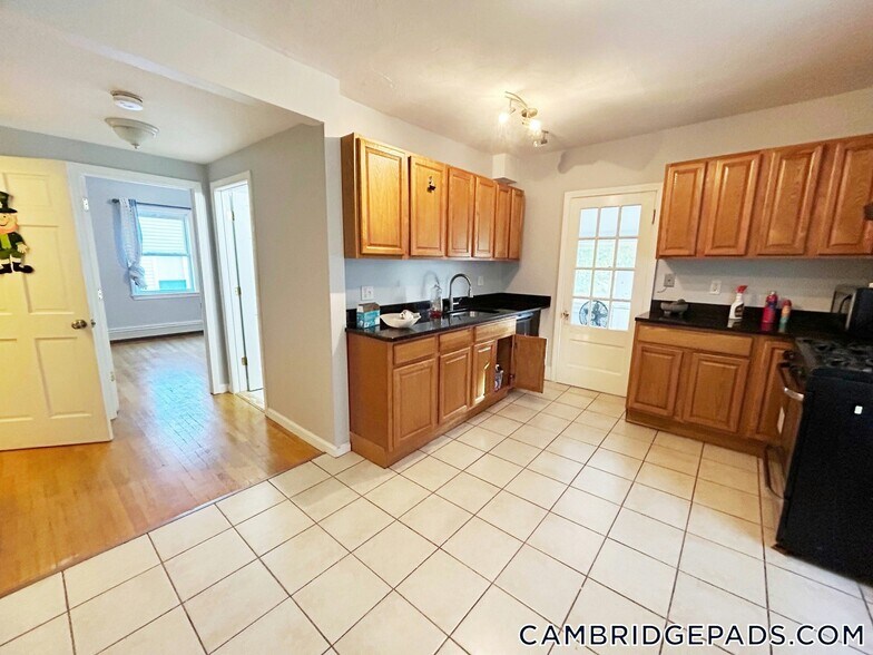 Building Photo - 40 Plymouth St