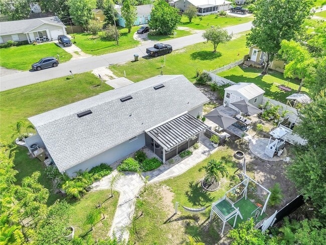 Building Photo - 4754 Lake Shore Dr