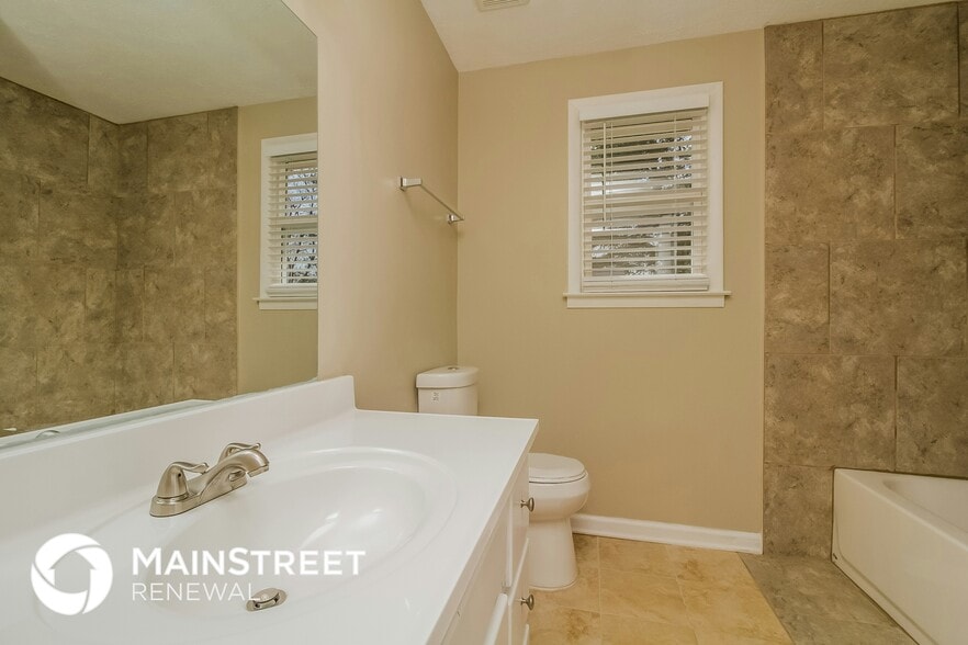 Building Photo - 320 Lake Farm Rd