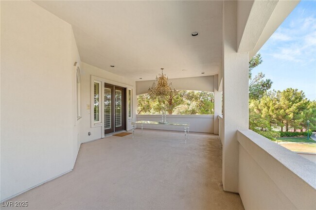 Building Photo - 2272 Coral Ridge Ave