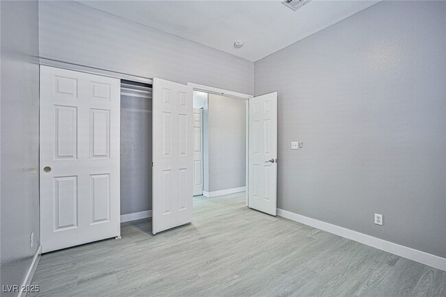 Building Photo - 705 Trixis Pl