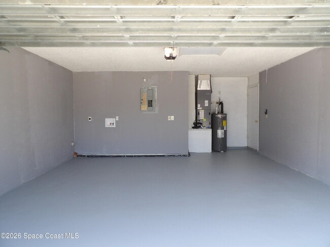 Building Photo - 1006 Locust Ave NW