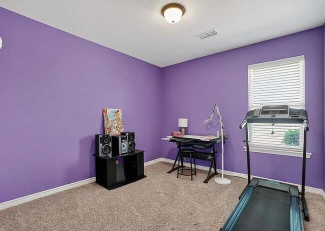 Building Photo - Comfy 4-Bed Midland Home with all appliances, backyard, attached garage, 6 min to grocery store