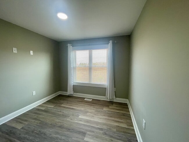 Building Photo - 143 Emanuel Ct