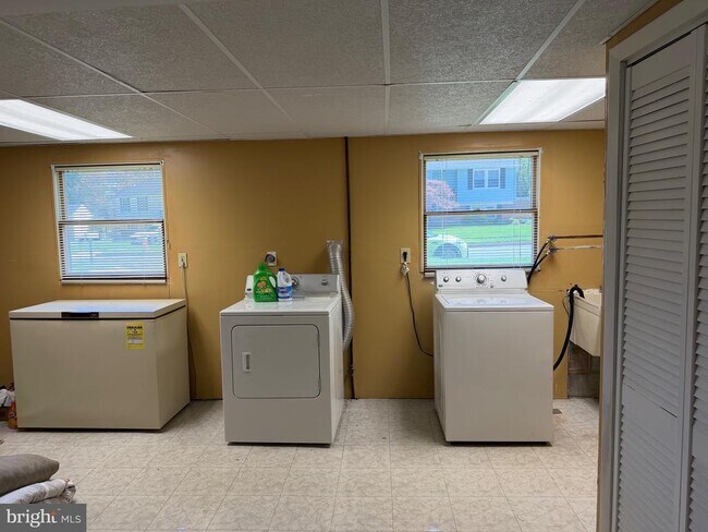 Building Photo - 18 Jameson Ln