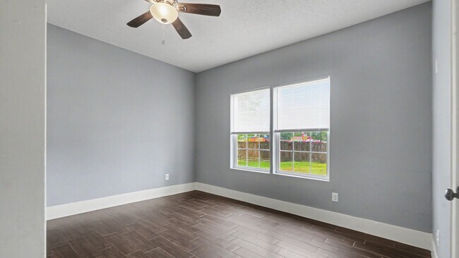 Building Photo - 12 E Homan Ave