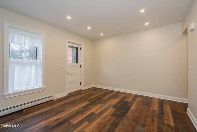 Building Photo - 302 Nelson Ave