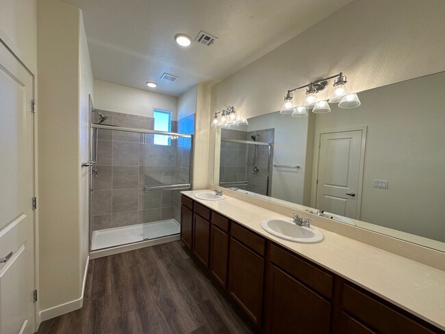 Building Photo - Stunning 3-Bed, 2.5-Bath Townhome in Gated...