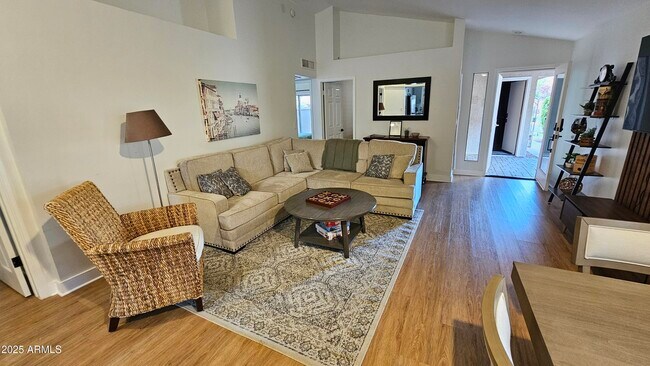 Building Photo - 8845 E Sunnyside Dr