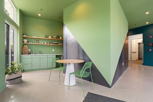 Building Photo - 1st Floor modern condo in downtown Durham!