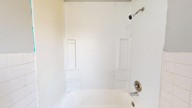 Building Photo - 5 bedroom/1 bath, Old Brooklyn