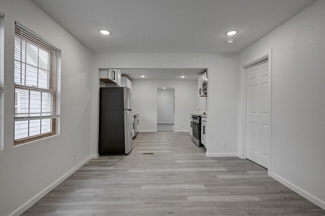 Building Photo - 2123 S Porter Ave