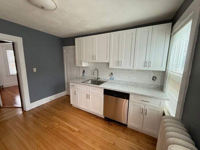 Building Photo - 270-272 Holbrook Rd