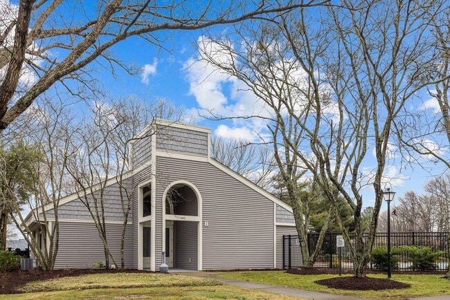 Building Photo - Updated & Stylish Condo in the Heart of Virginia Beach