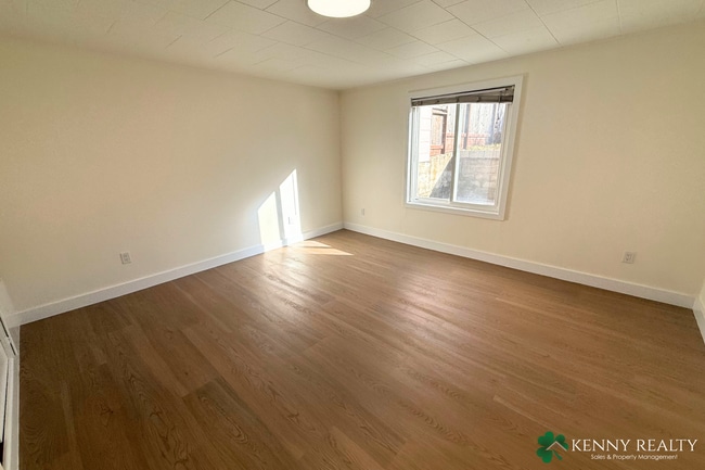 Building Photo - Remodeled 4BR/2BA Home w/ Dual Kitchens + New Appliances — Daly City