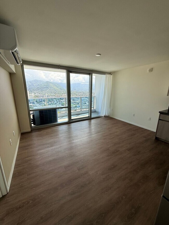 Building Photo - Prime Location- Kapiolani Residence 43d floor- Great views!