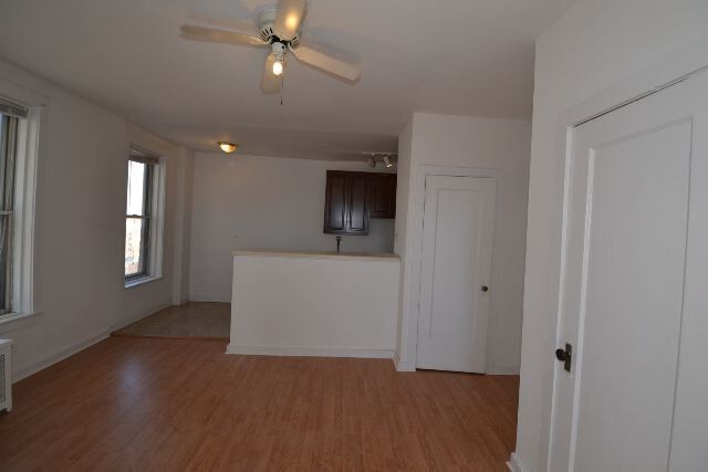 Building Photo - 941 W Carmen Ave