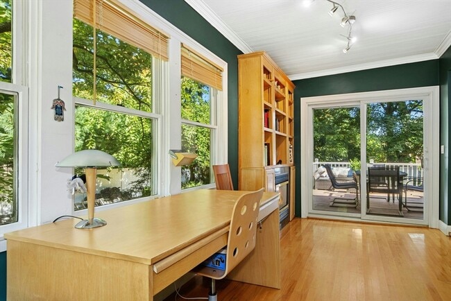 Building Photo - 231 Lagrange St