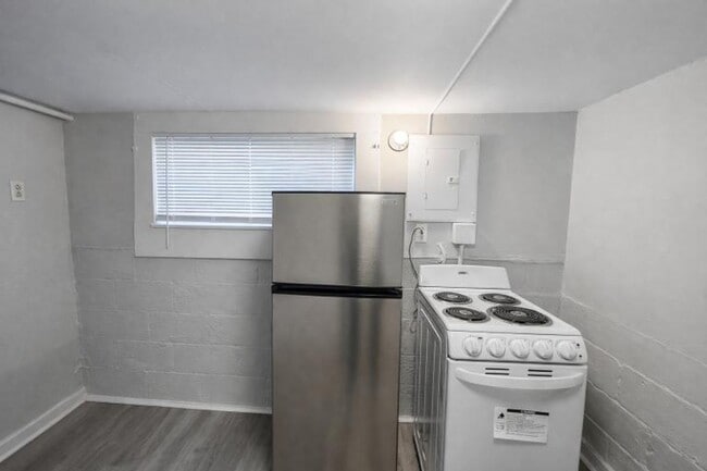 Building Photo - Cumberland Drive Triplex