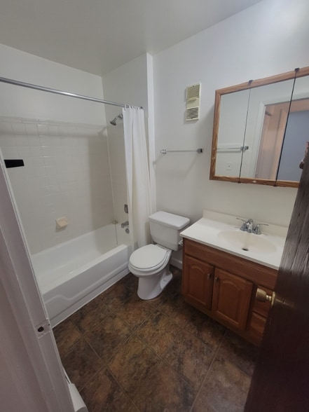 Building Photo - 547 Brookside Dr