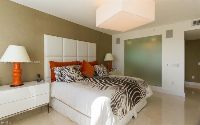 Building Photo - 3 br, 3 bath Condo - 4775 Collins Ave Apt ...