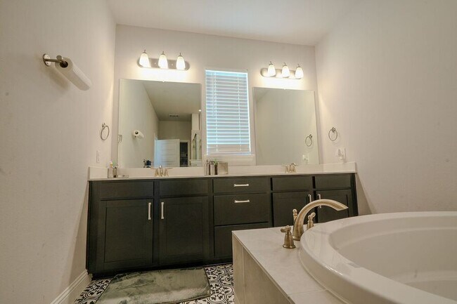 Building Photo - 2130 Argolis Dr