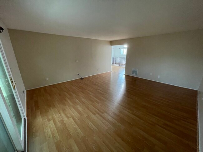 Primary Photo - 913 Merritt Dr