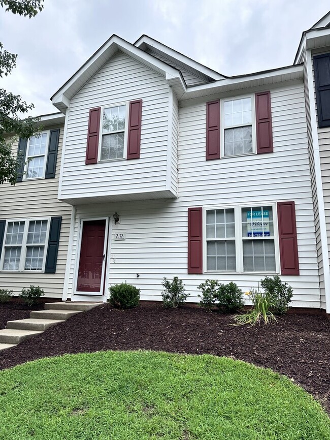 Building Photo - 2112 Walnut Bluffs Ln