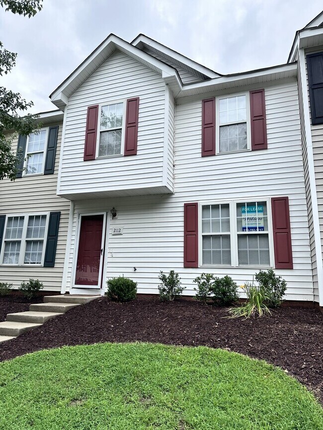 Primary Photo - 2112 Walnut Bluffs Ln