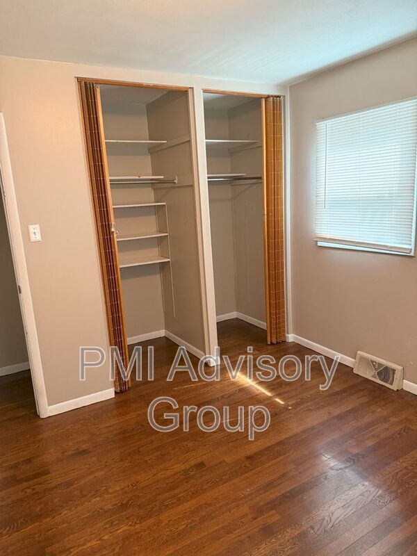 Building Photo - 5701 SW 15th St