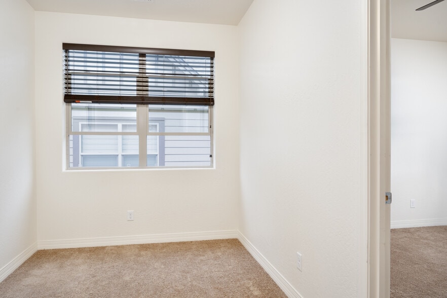 Building Photo - 2575 W Pollo Cir